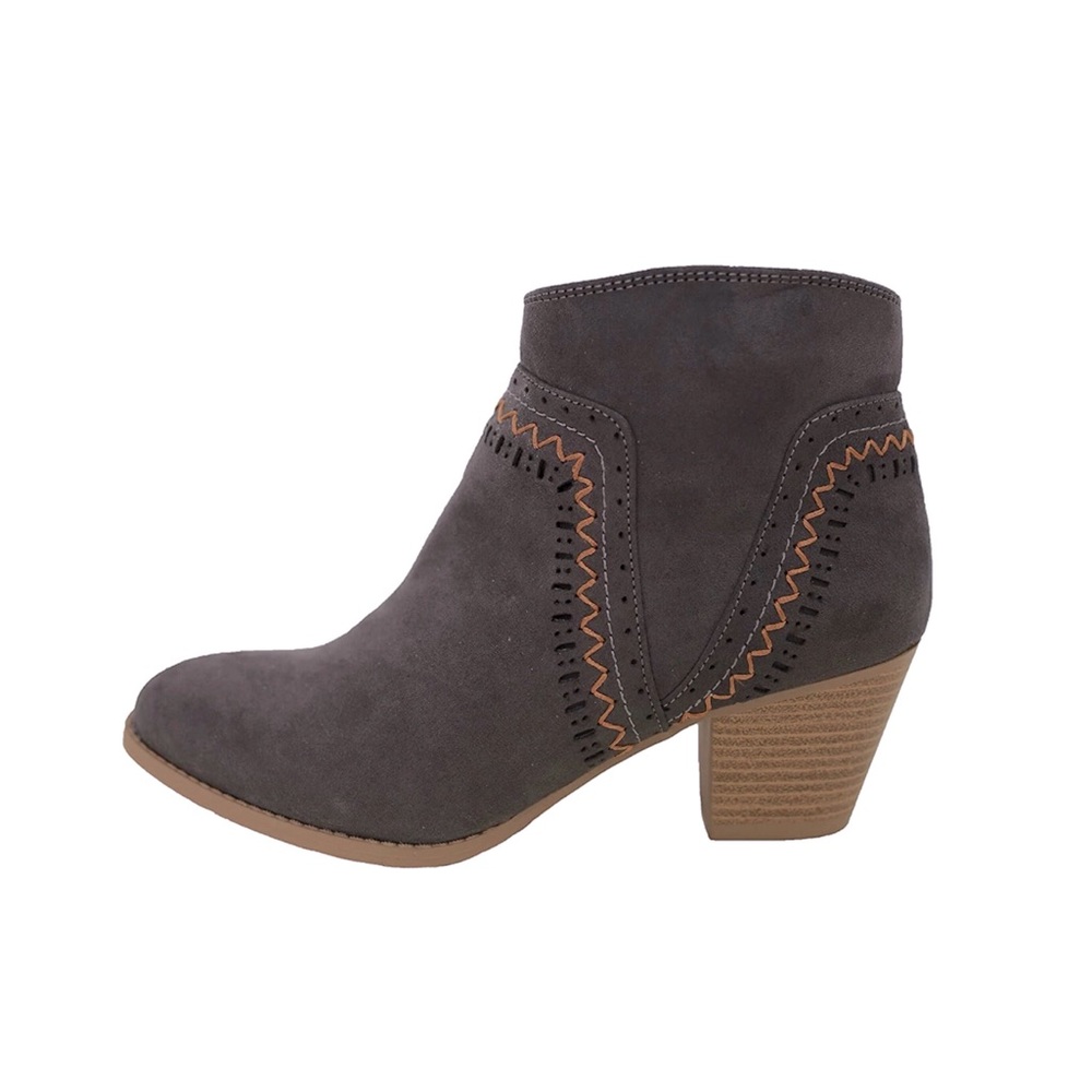 Qupid Gray Perforated Suede Stitch Ankle Booties Womens Size 6